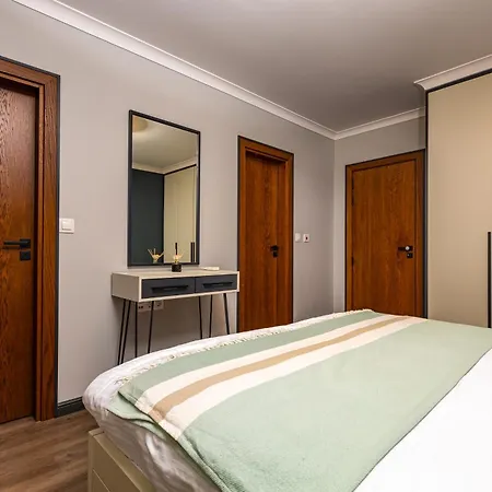 New Luxury & Bright 2 Bedroom Appartement *