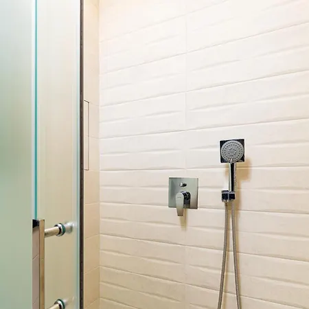 New Luxury & Bright 2 Bedroom Appartement *