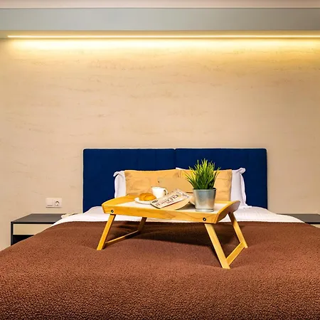 New Luxury & Bright 2 Bedroom *