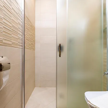 New Luxury & Bright 2 Bedroom Appartement *