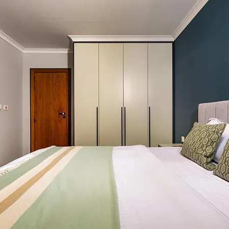 New Luxury & Bright 2 Bedroom *